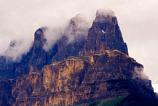 Canada, Banff National Park, Peaks surrounding Banff.