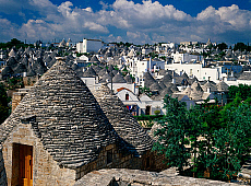 2001-212217-01 &copy; eStock Italy, Apulia, Alberobello village, Trulli (typical houses).