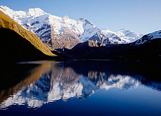 2001-212233-01 &copy; eStock Austria, Salzburg, Wasserfallboden lake.