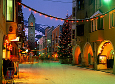 2001-212268-01 &copy; eStock Italy, Bolzano, Christmas decorations in small town.