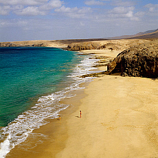 2001-212279-01 &copy; eStock Canary Islands, Lanzarote, Punta del Papagayo, beach.